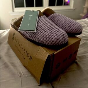 Revitalign Snowdrop Slipper Mules in Lilac
